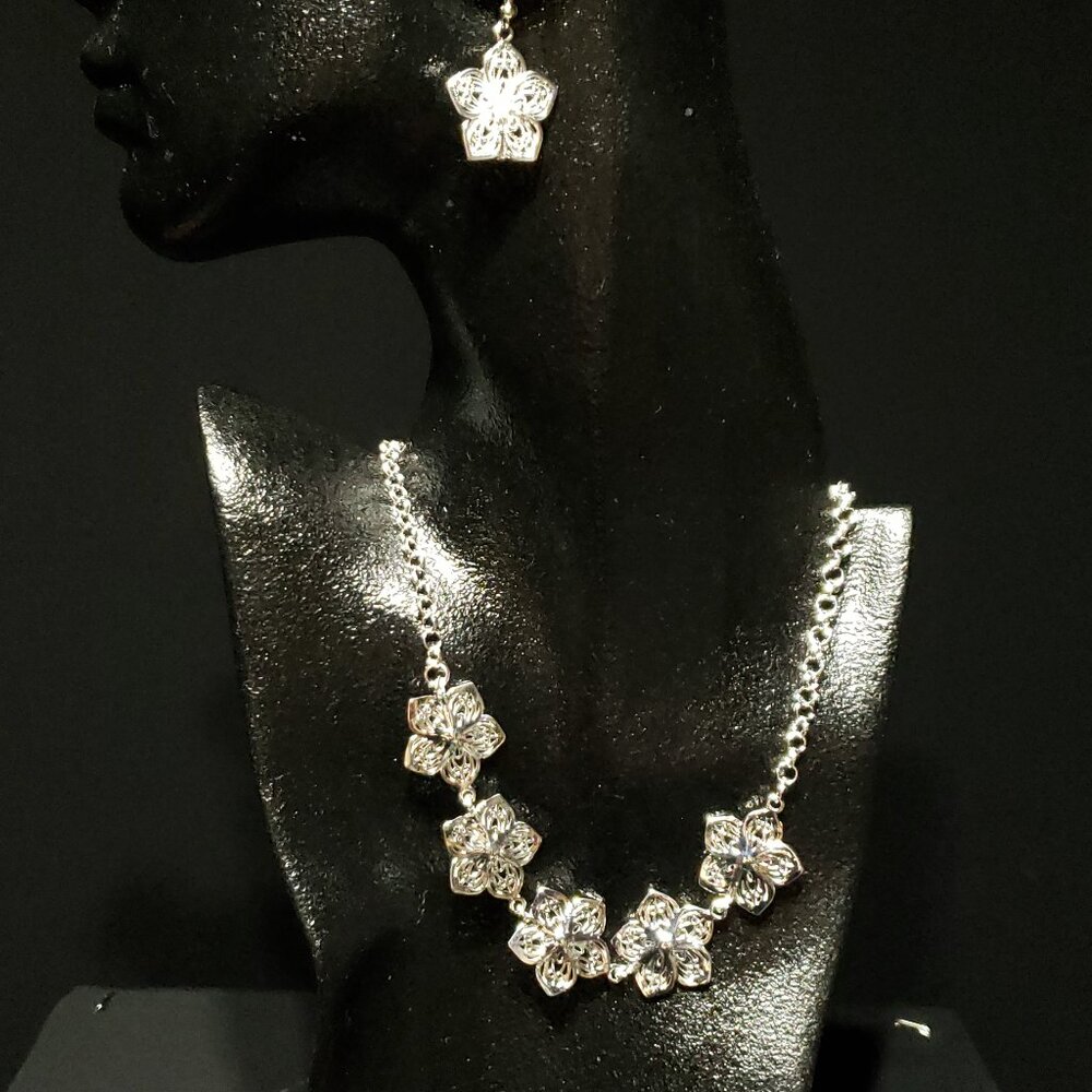 Source Unknown Silver Floral Necklace